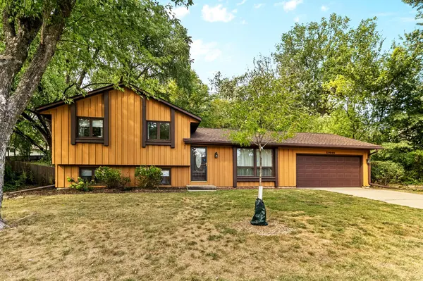 13045 Eveleth AVE, Apple Valley, MN 55124