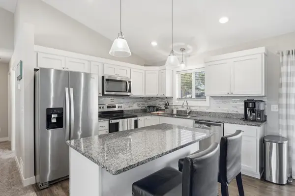2060 Pleasant DR, Prescott, WI 54021