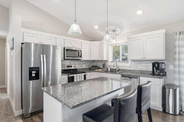 2060 Pleasant DR, Prescott, WI 54021