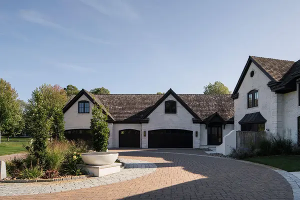 170 Spur CIR, Wayzata, MN 55391