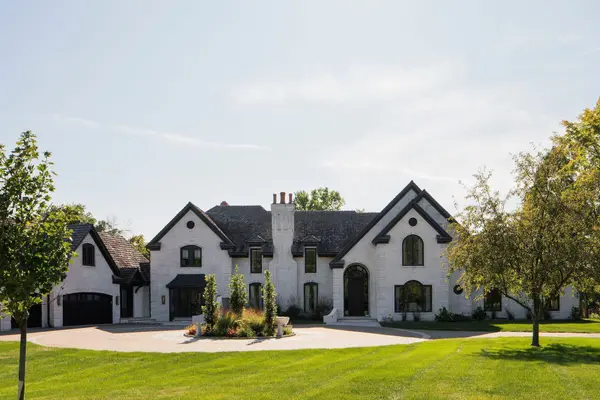 170 Spur CIR, Wayzata, MN 55391