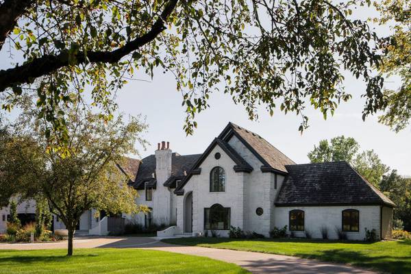 170 Spur CIR, Wayzata, MN 55391