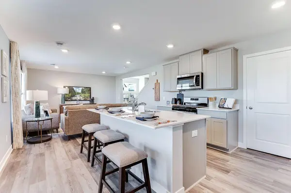 1922 Highview TER, Shakopee, MN 55379