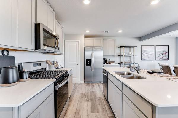 1922 Highview TER, Shakopee, MN 55379
