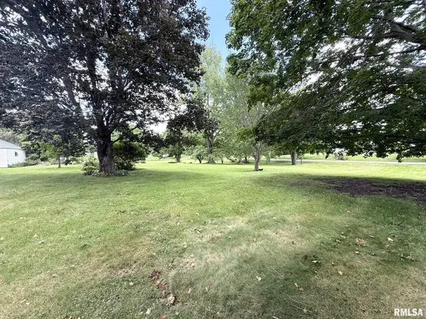215 S EAST ST, Kirkwood, IL 61447