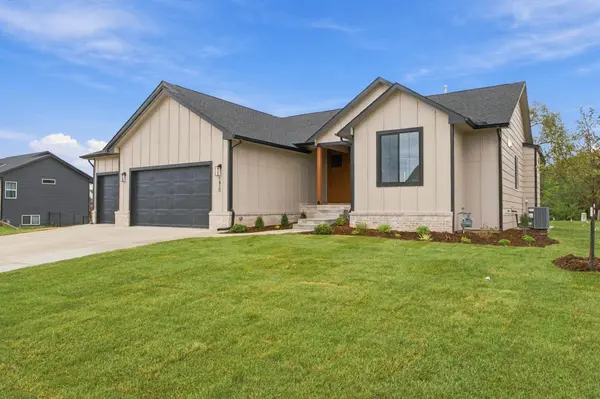 1420 W Cozy Hollow, Goddard, KS 67052
