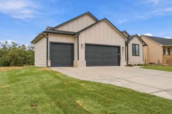 1420 W Cozy Hollow, Goddard, KS 67052
