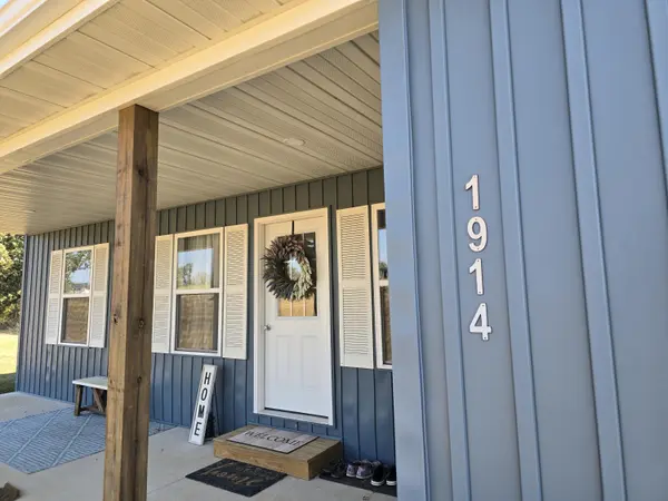1914 Hidden Pond LN, Mansfield, MO 65704