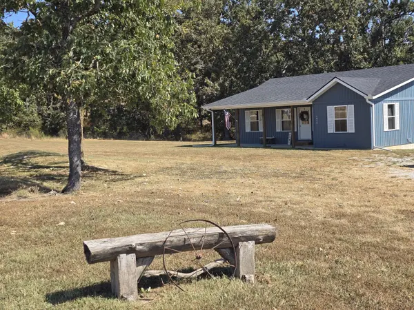 1914 Hidden Pond LN, Mansfield, MO 65704