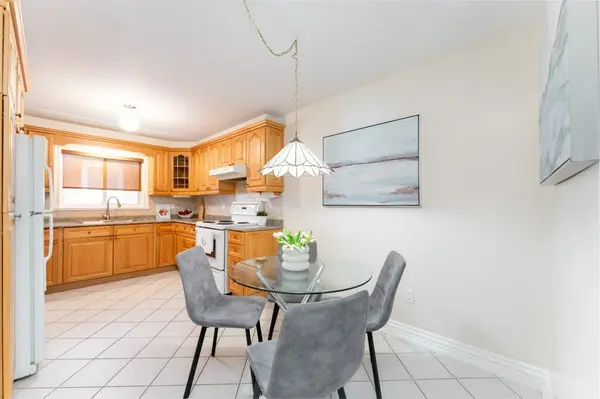 330 Hickory CIR, Oakville, ON L6H 4T5