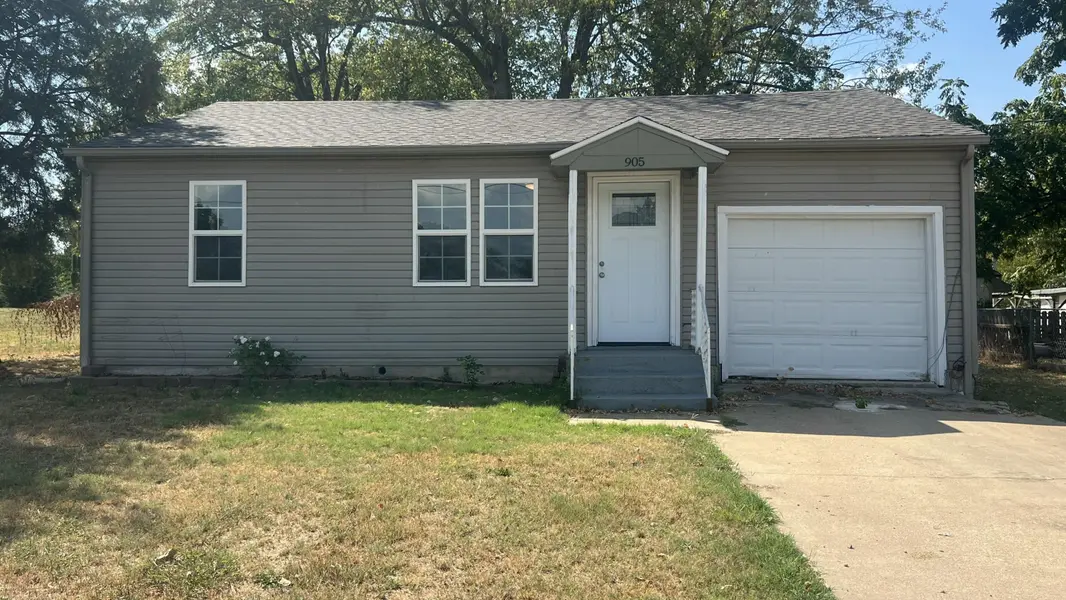 905 S Griffith AVE, Aurora, MO 65605