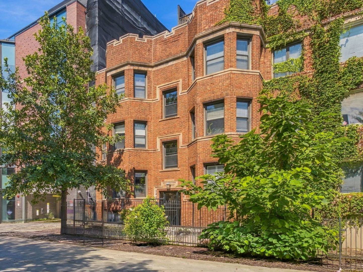 746 W Cornelia AVE #3W, Chicago, IL 60657