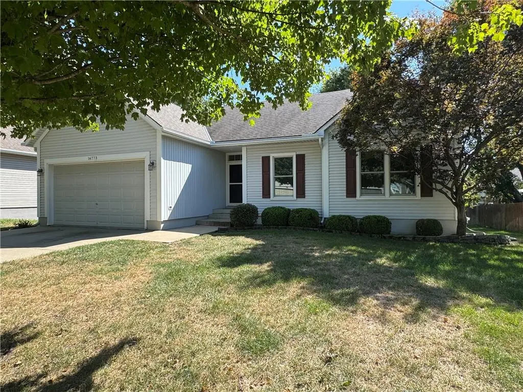 16773 157th TER #W, Olathe, KS 66062