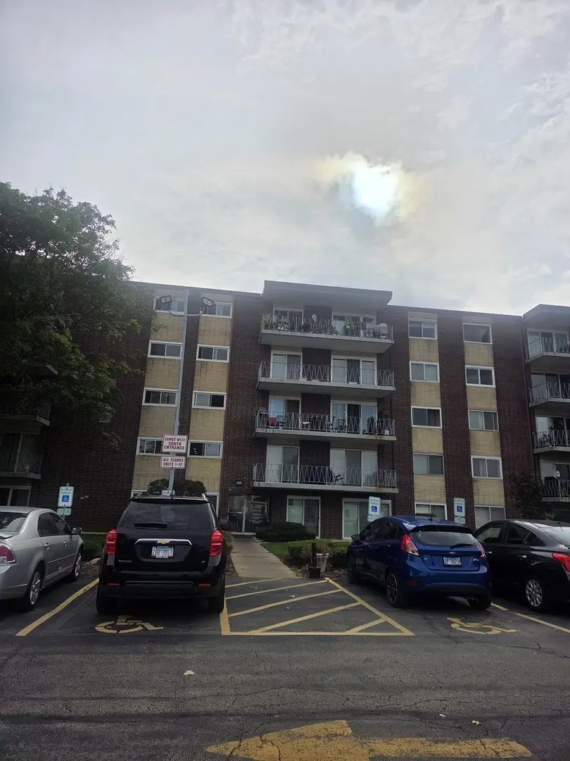 2900 Maple AVE #8D, Downers Grove, IL 60515