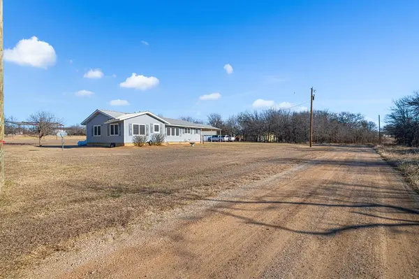305 Cheyenne Drive, Runaway Bay, TX 76426