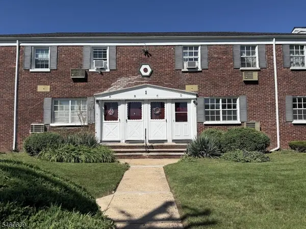 1D Colfax Mnr #D, Roselle Park Boro, NJ 07204
