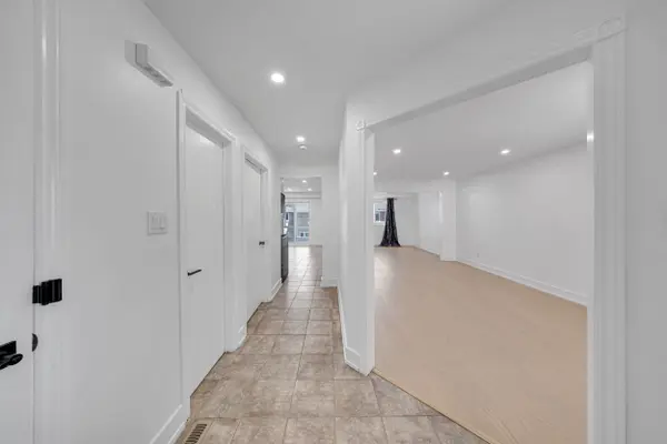 1640 Tawnberry ST #Main, Pickering, ON L1X 2C2