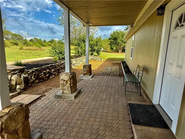 19812 S Stanley RD, Quenemo, KS 66528