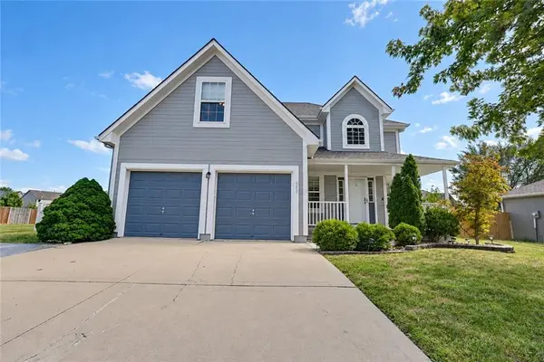 953 NW Maplewood CT, Grain Valley, MO 64029