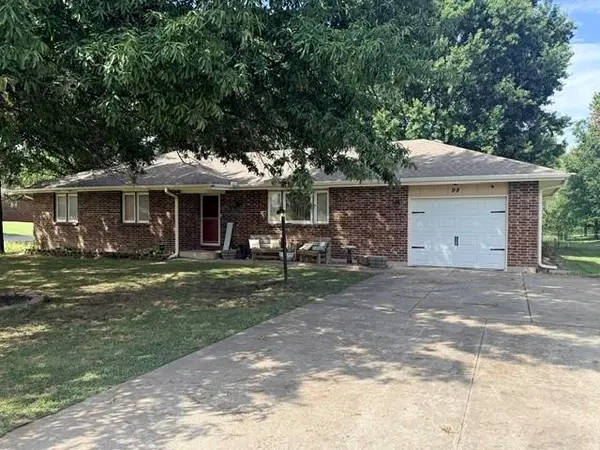 98 E Beulah ST, Garden City, MO 64747