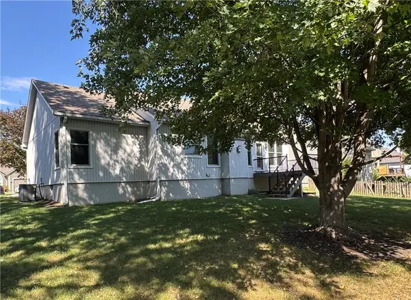 16773 157th TER #W, Olathe, KS 66062