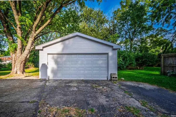 1908 N Alden RD, Muncie, IN 47304
