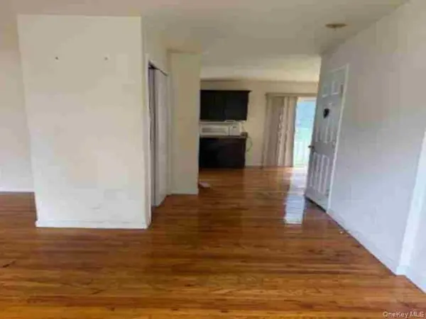 90 Main ST, Mastic, NY 11950