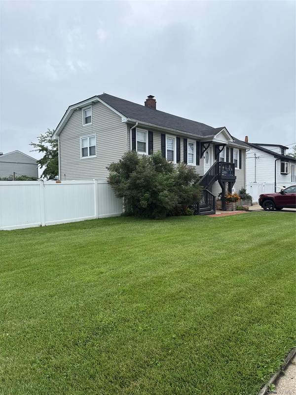 589 S Ocean AVE, Freeport, NY 11520