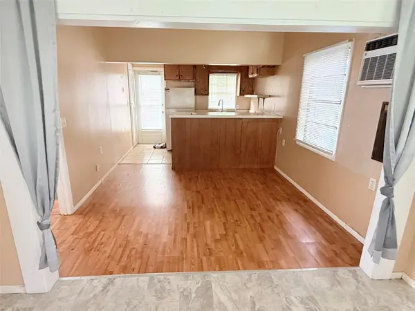 1661 27TH AVE N, St Petersburg, FL 33713