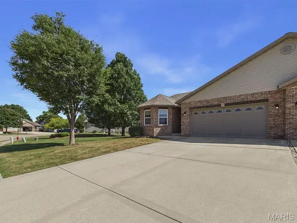 66 Brooks DR, Bethalto, IL 62010