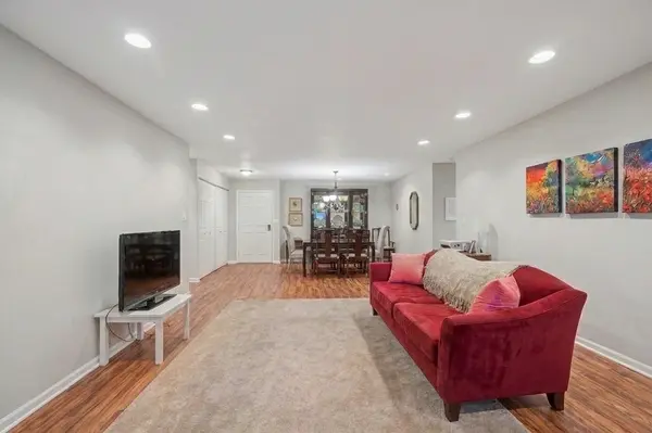 1250 Rudolph RD #2B, Northbrook, IL 60062