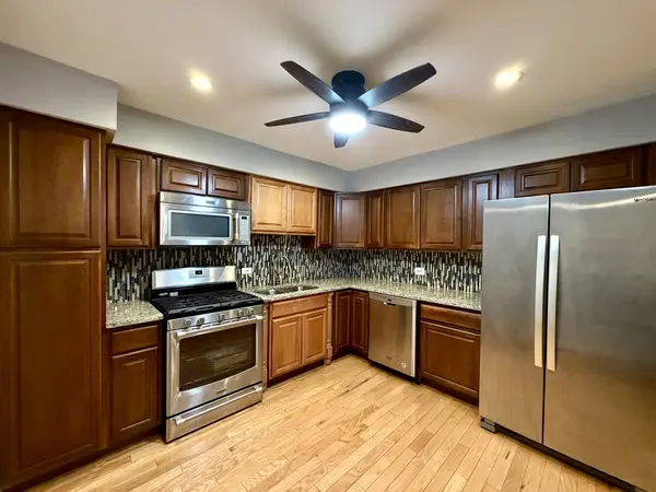 10385 Dearlove RD #1I, Glenview, IL 60025