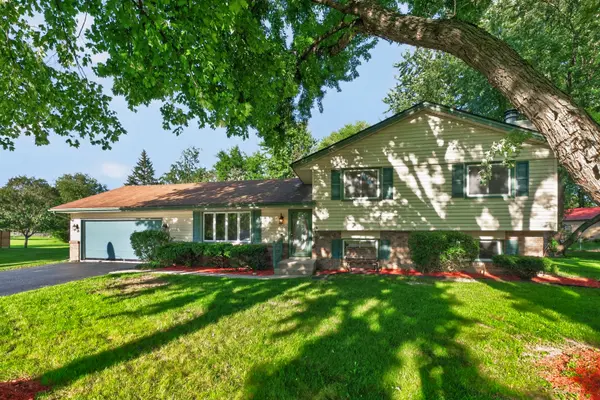 7488 Gnarl Tree CT, Cherry Valley, IL 61016