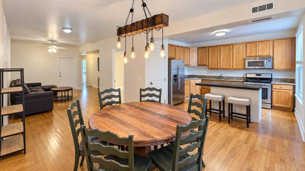 1214 W Belmont AVE #2S, Chicago, IL 60657