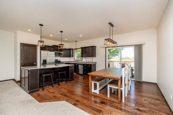 916 Forest Edge DR, Jordan, MN 55352