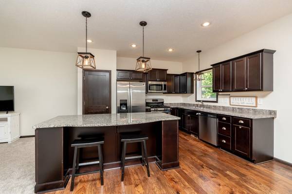 916 Forest Edge DR, Jordan, MN 55352