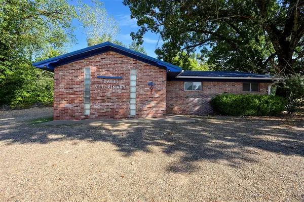 811 E Lincoln RD, Idabel, OK 74745