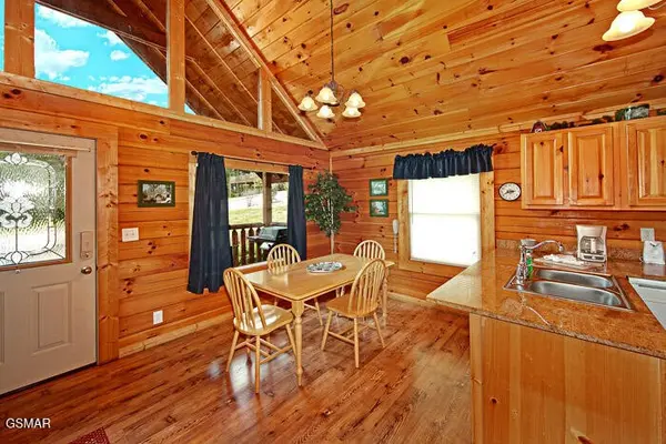 1653 Little Cabin Loop, Pigeon Forge, TN 37862