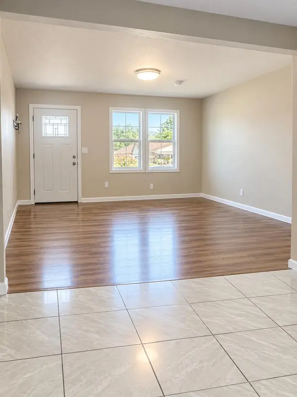 905 S Griffith AVE, Aurora, MO 65605