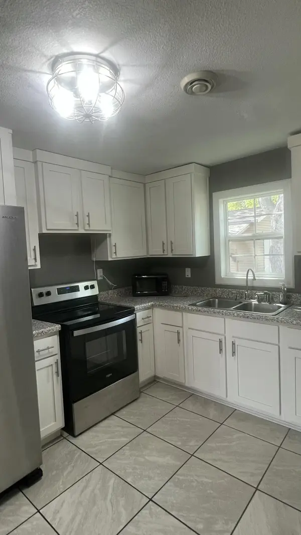 905 S Griffith AVE, Aurora, MO 65605