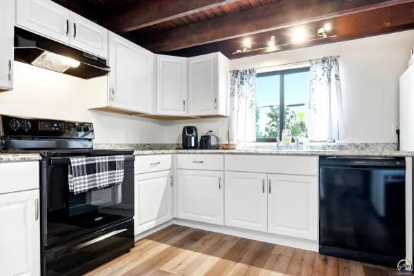 3014 SW Eveningside DR, Topeka, KS 66614