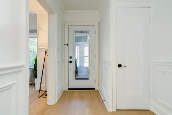 2522 Lake Shore BLVD W, Toronto W06, ON M8V 1E1