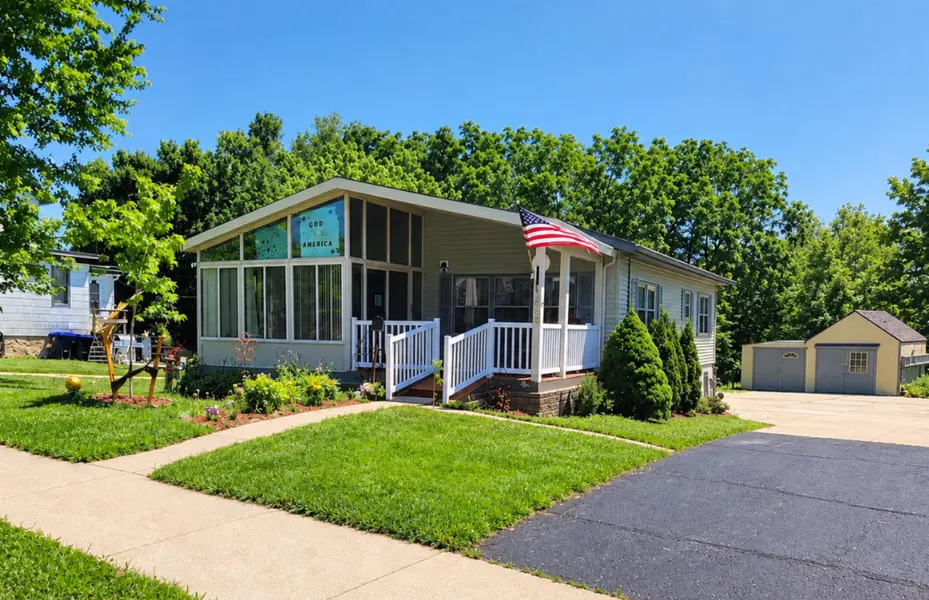 440 N MAIN ST, Juneau, WI 53039-1126