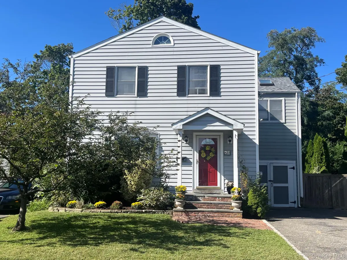 27 Rose ST, Islip, NY 11751