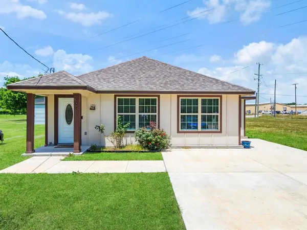 308 Avenue A, Ennis, TX 75119