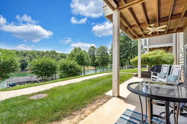 335 S Pointe Shore DR, Moneta, VA 24121