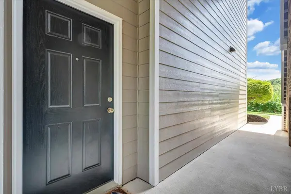 335 S Pointe Shore DR, Moneta, VA 24121