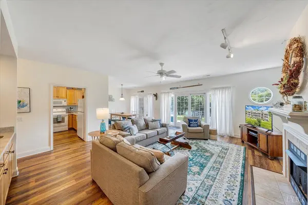 335 S Pointe Shore DR, Moneta, VA 24121