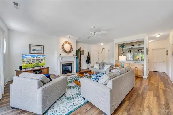 335 S Pointe Shore DR, Moneta, VA 24121