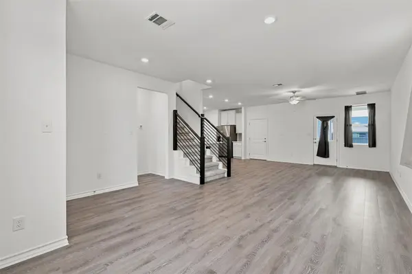 102 Gracie WAY, Hutto, TX 78634